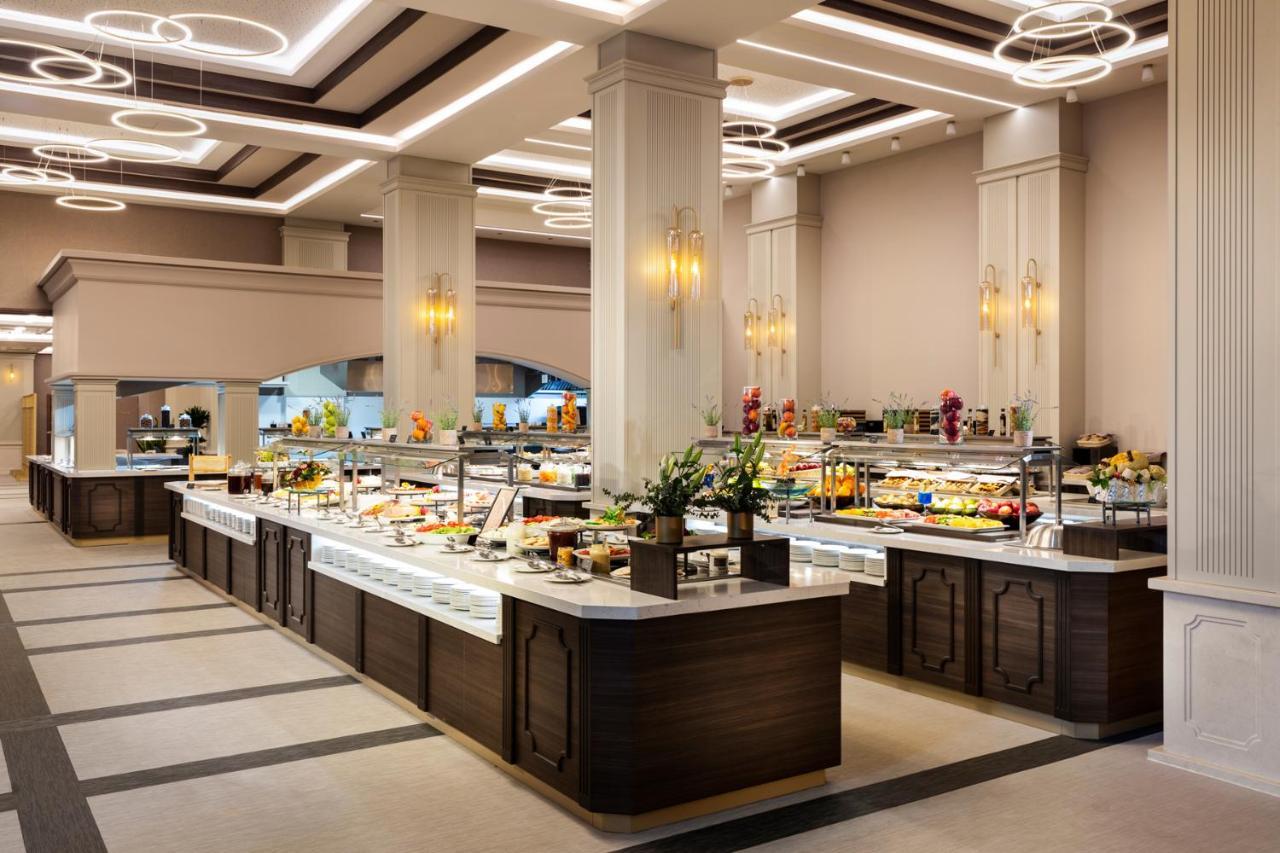 Kings' Valley Medical & Spa Hotel Kazanlŭk Exteriér fotografie The buffet at the Grand Hyatt Hotel, Amman, Jordan