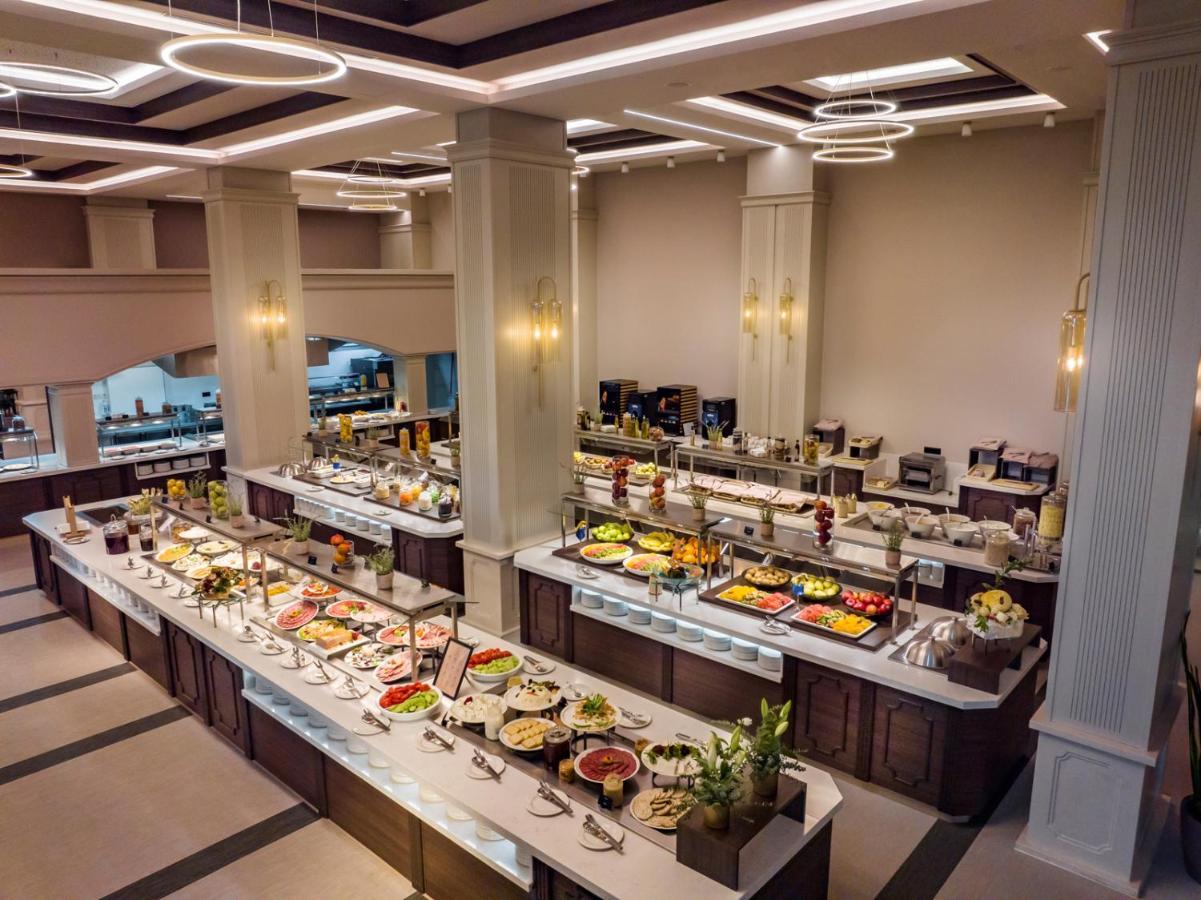 Kings' Valley Medical & Spa Hotel Kazanlŭk Exteriér fotografie A buffet at a hotel