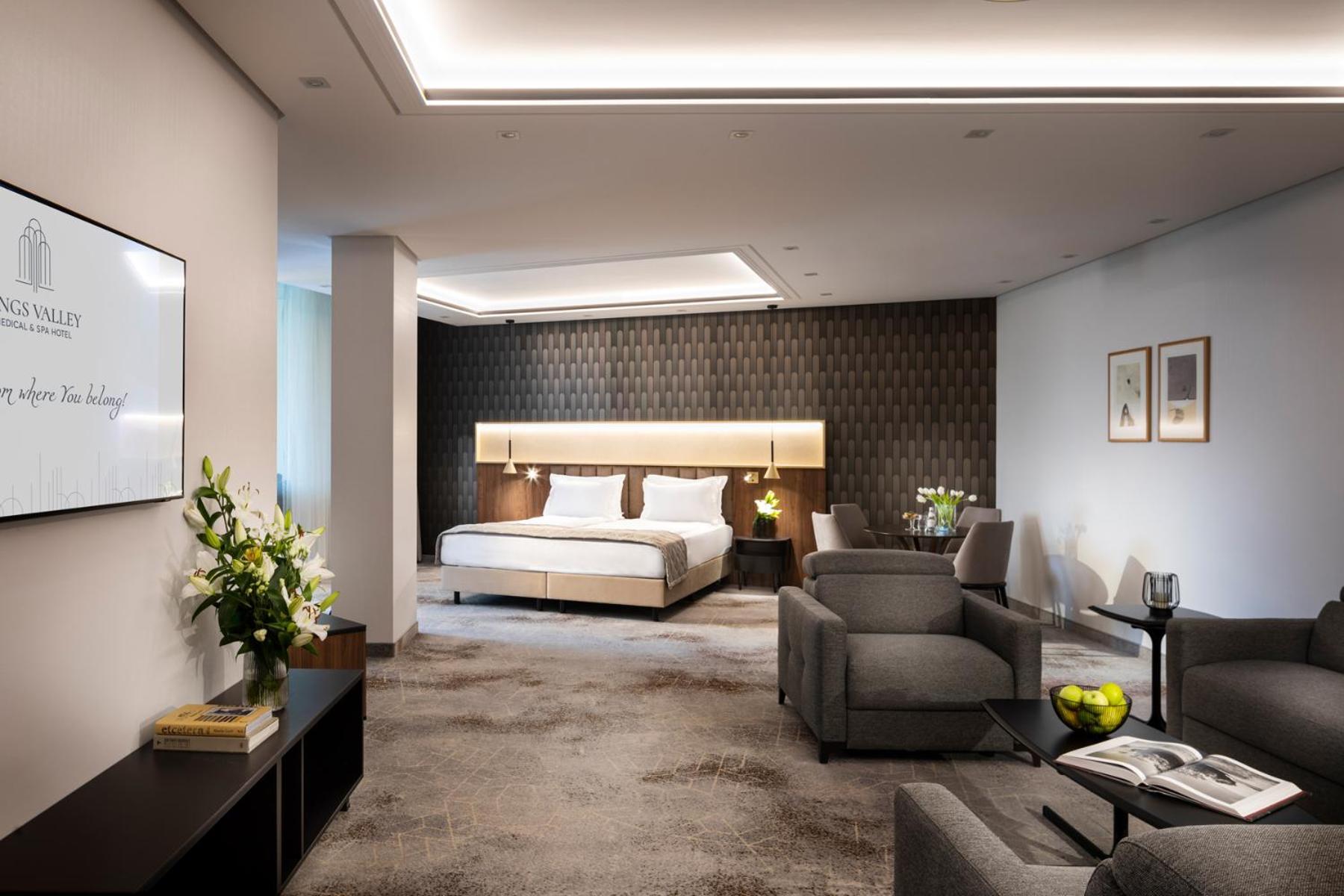 Kings' Valley Medical & Spa Hotel Kazanlŭk Exteriér fotografie A suite at the Conrad Hong Kong